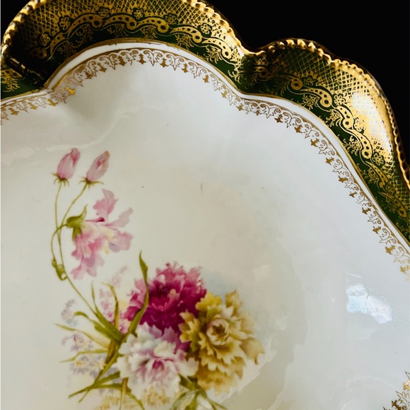 Royal Coburg Germany Hand Painted Carnations Serving Bowl Green /Gold Trim MINT - Picture 2 of 4